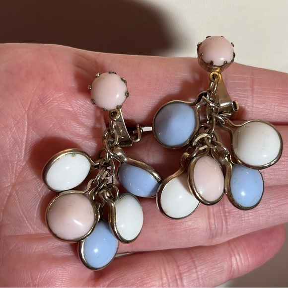 Vintage Jewelry - Vintage 40 50 Retro Pastel Blue Pink Milk Glass Gold Cha Cha Clip Earrings